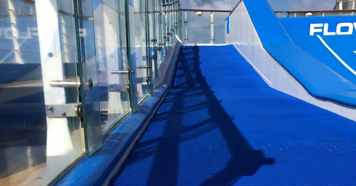 Heron Walk: Barefoot mat for sloped walkways Plastex
